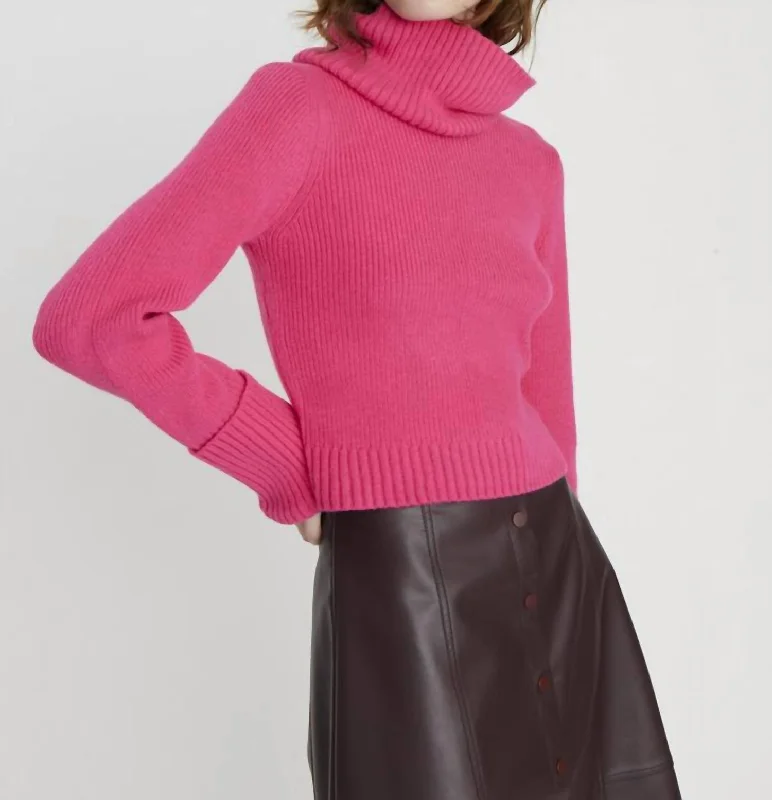 V - Neck Women Sweater to Elongate the NecklineDonna Sweater In Fuchsia