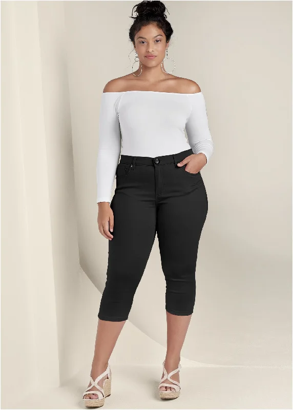 Oversized Women Sweater for a Cozy and Fashionable LookCindy Capri Jeans - Black