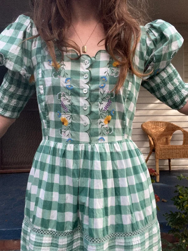 Ball Gown Women Dress with a Full Skirt for a Princess - like LookBall Gown Women Dress with a Full Skirt for a Princess - like Look100% RECYCLED COTTON - AUGUSTINE MIDI DRESS GREEN GINGHAM GARDEN