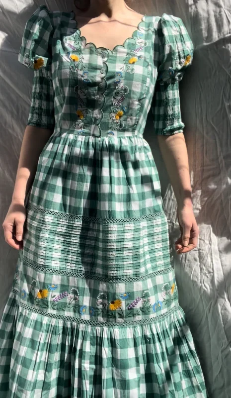 Ruffled Women Dress with Multiple Layers for a Playful and Girly StyleRuffled Women Dress with Multiple Layers for a Playful and Girly Style100% RECYCLED COTTON - AUGUSTINE MAXI DRESS GREEN GINGHAM GARDEN