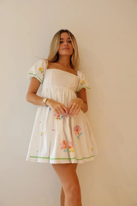 Off - the - Shoulder Women Dress for a Romantic and Feminine LookOff - the - Shoulder Women Dress for a Romantic and Feminine LookALANA FLORAL DRESS