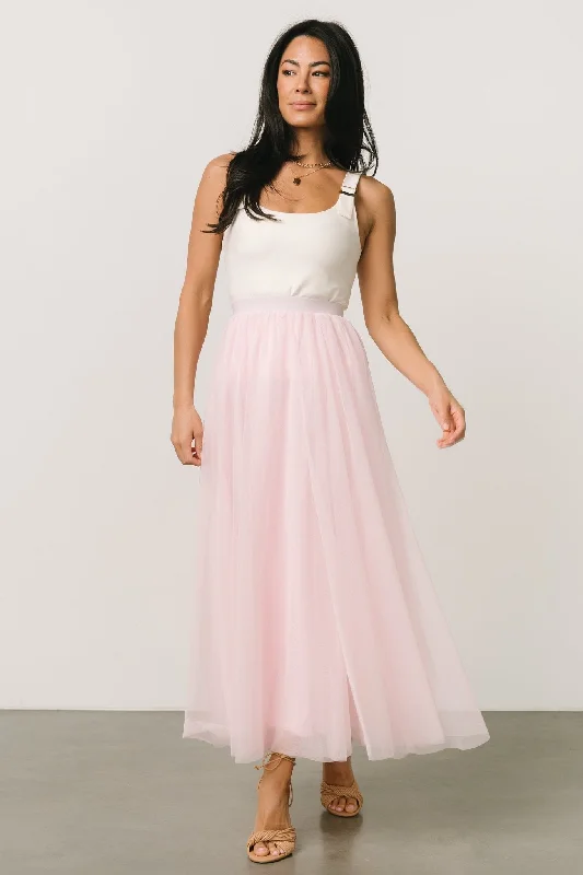 Strapless Women Dress with a Built - in Bra for Comfort and SupportStrapless Women Dress with a Built - in Bra for Comfort and SupportMila Tulle Skirt | Rosy Pink