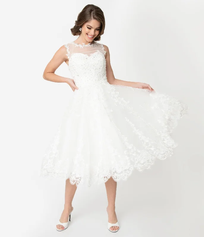 Strapless Women Dress with a Built - in Bra for Comfort and SupportStrapless Women Dress with a Built - in Bra for Comfort and SupportUnique Vintage Ivory Lace & Tulle Riviera Bridal Dress