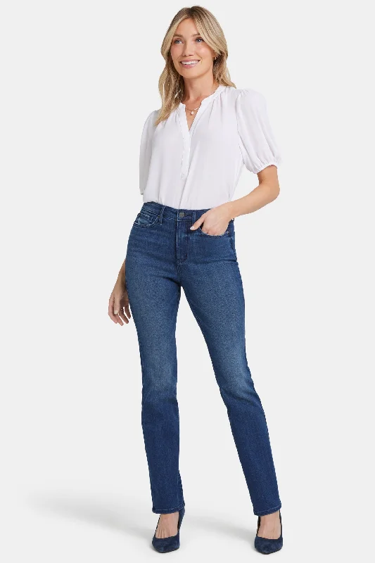 Jeggings women jeans combining the comfort of leggings and style of jeansBillie Mini Bootcut Jeans - Moonlight