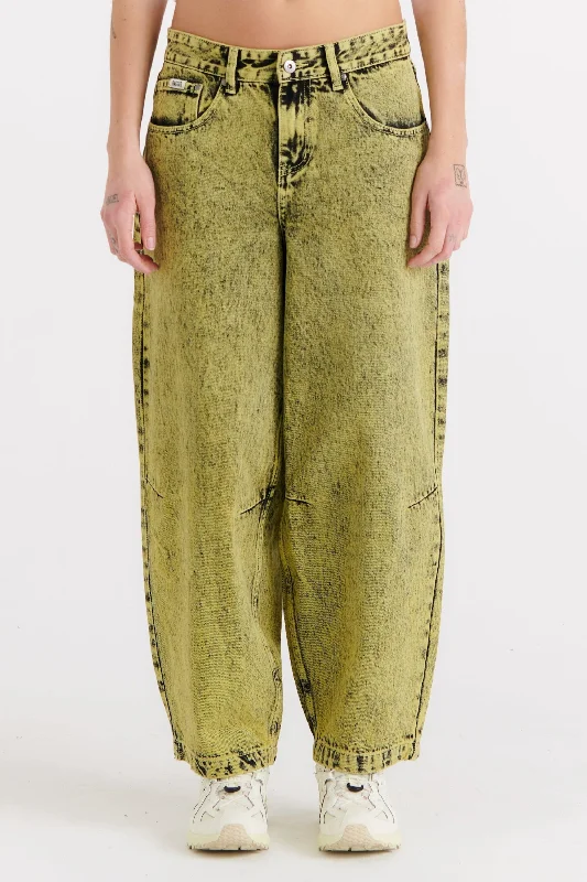 Straight - leg women jeans with a classic and timeless appealGoliath Jean Green Acid Wash