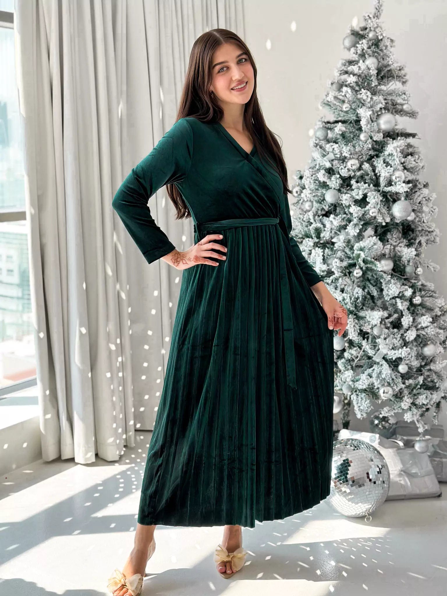 Maxi Women Dress with Floral Print for a Bohemian VibePromise - Emerald Green Velvet Long Dress (Pleated)