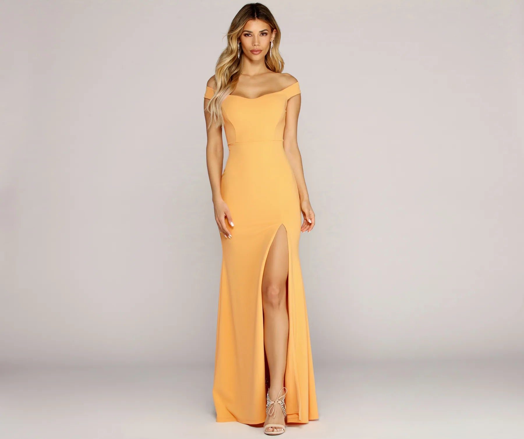 Pleated Women Dress with a Timeless and Elegant TextureFlora Crepe Slit Gown